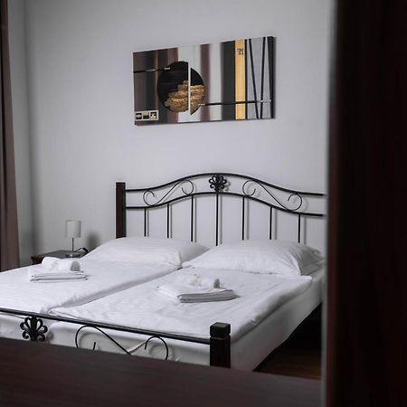 Penzion Královské lázně Poděbrady Esterno foto