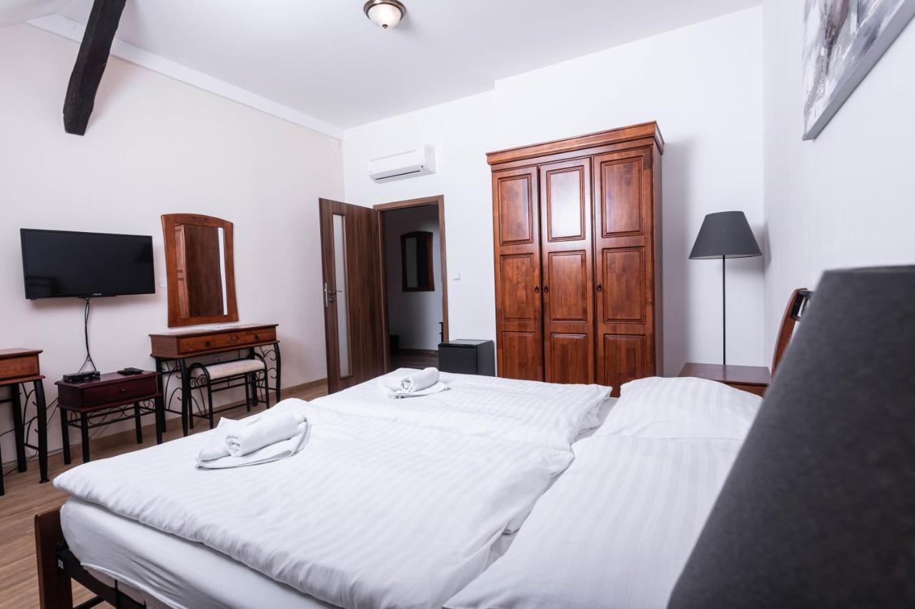 Penzion Královské lázně Poděbrady Esterno foto